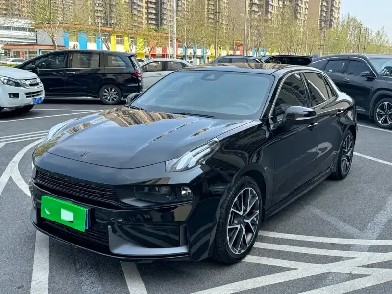 Lynk & Co 03