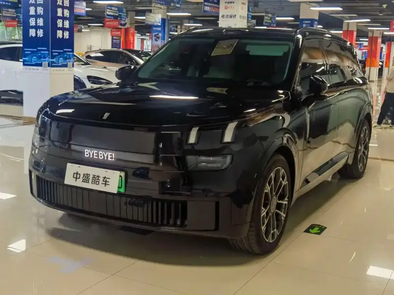 Lynk & Co 900