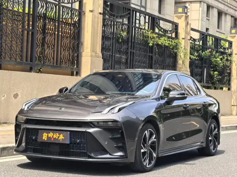 Lynk & Co 03