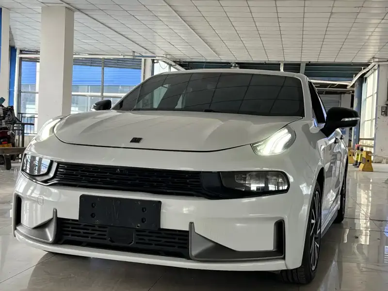 Lynk & Co 03