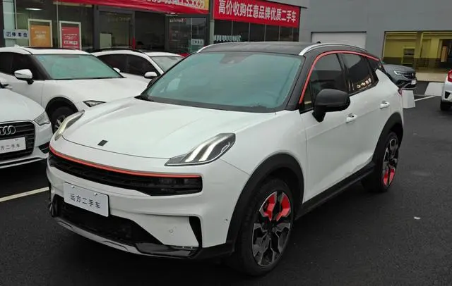 Lynk & Co 06