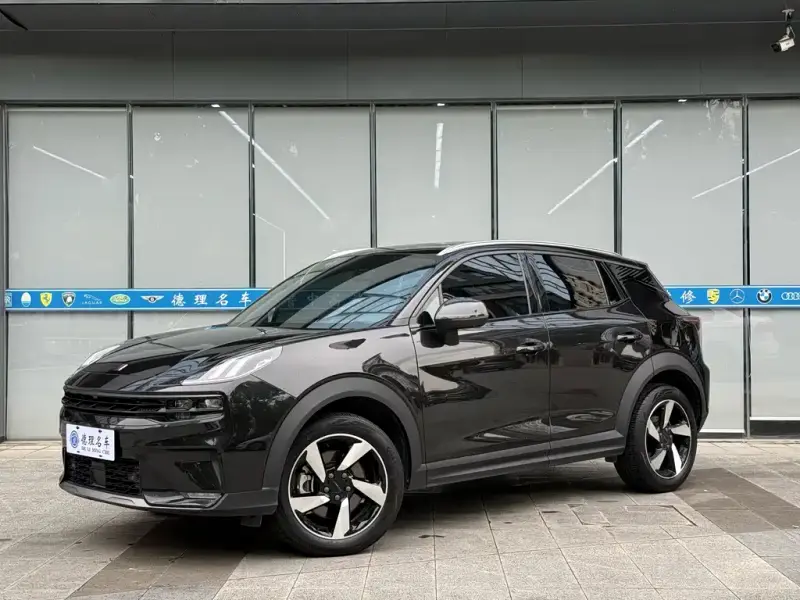 Lynk & Co 06