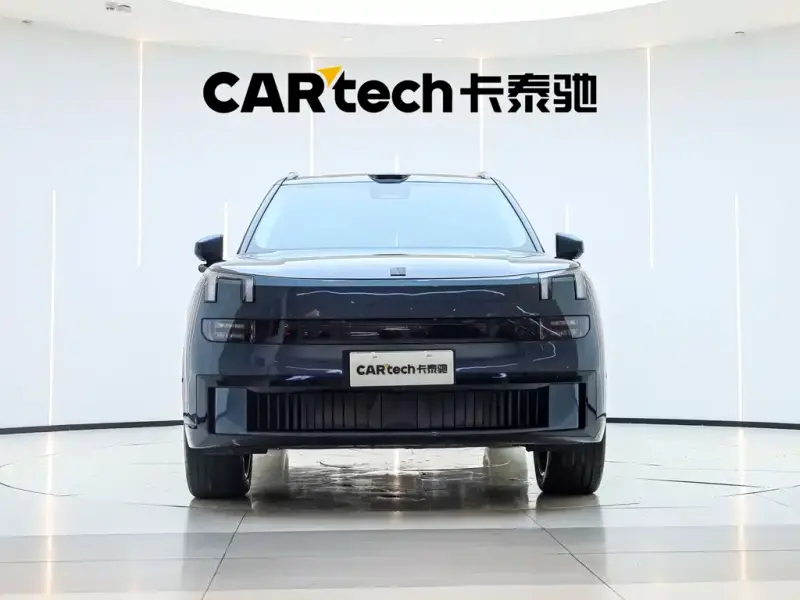 Lynk & Co 900