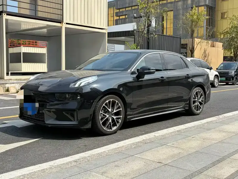Lynk & Co 03