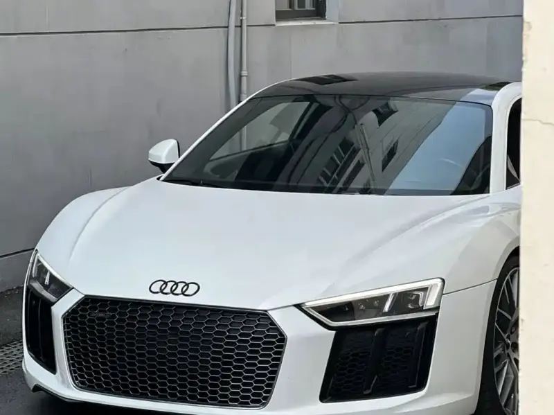 Audi R8