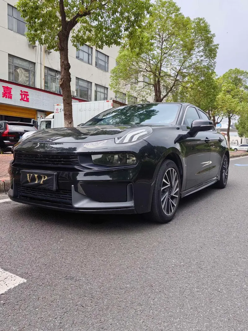 Lynk & Co 03