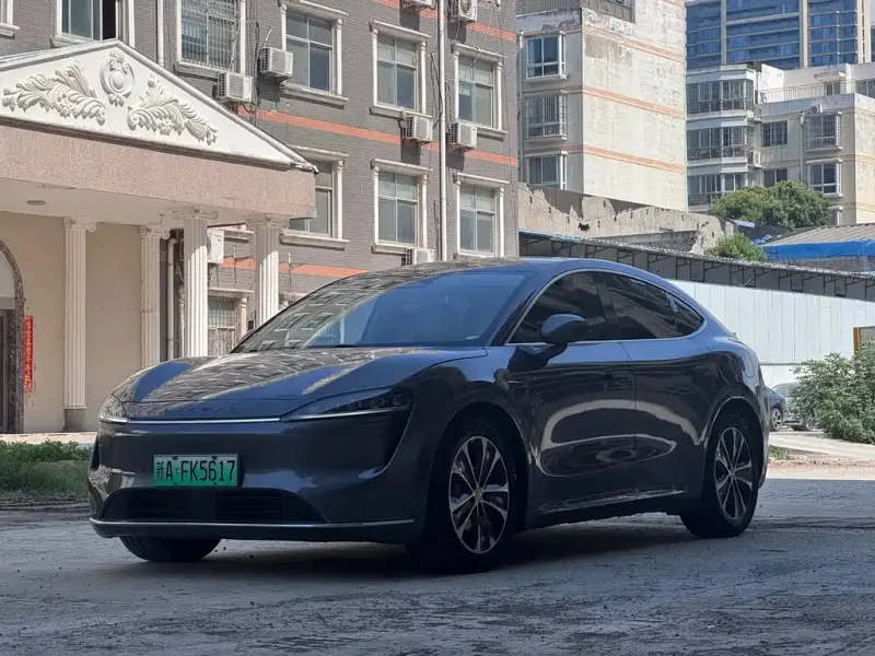 Luxeed Zhijie R7