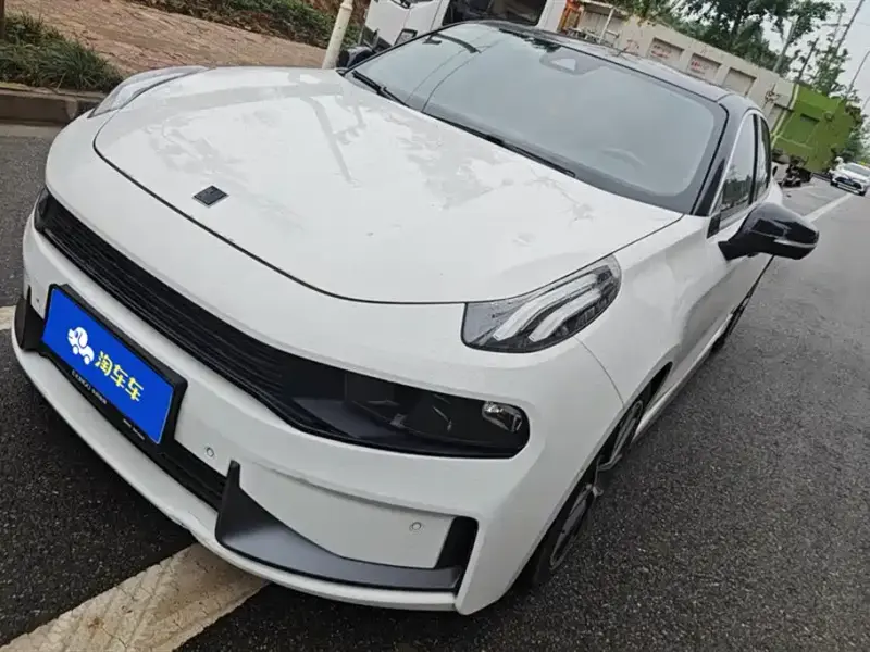 Lynk & Co 03