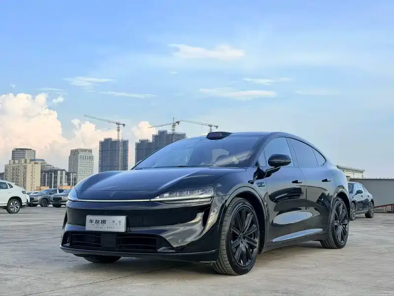 Luxeed Zhijie R7