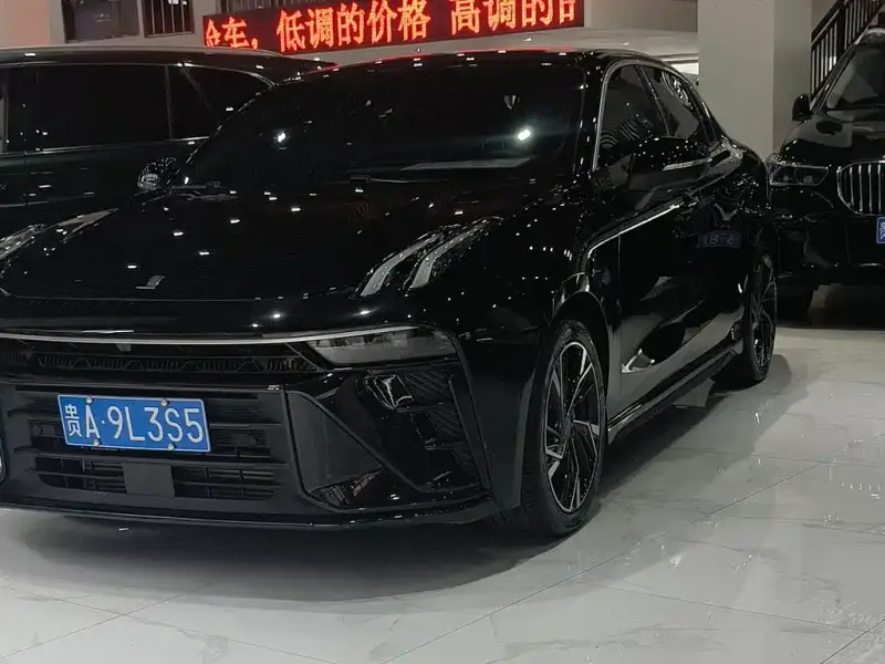 Lynk & Co 03