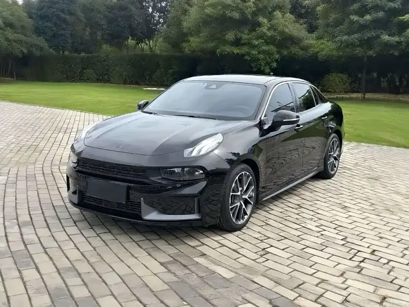 Lynk & Co 03