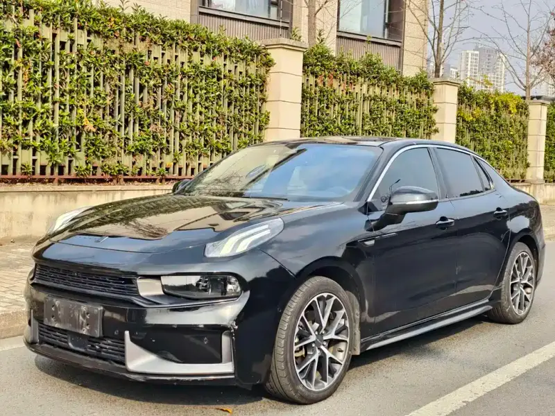 Lynk & Co 03
