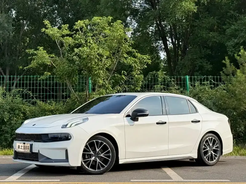 Lynk & Co 03