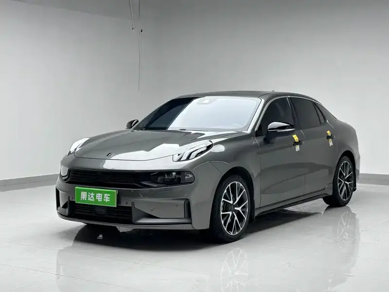 Lynk & Co 03