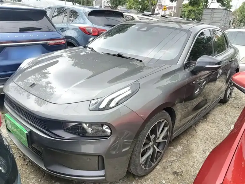 Lynk & Co 03