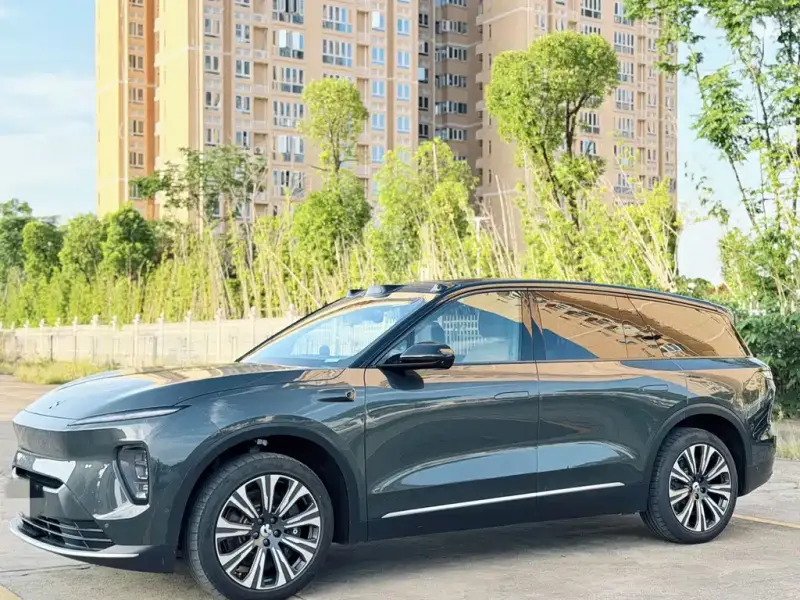 NIO ES8