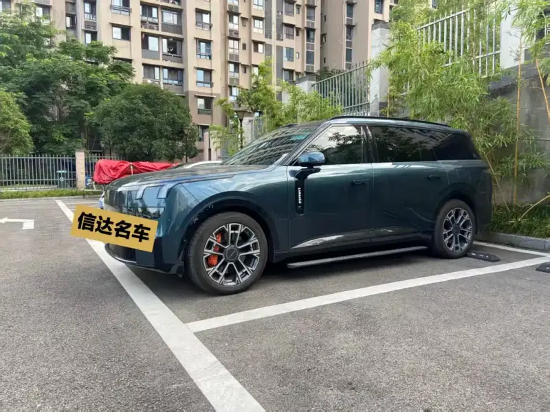 Lynk & Co 900