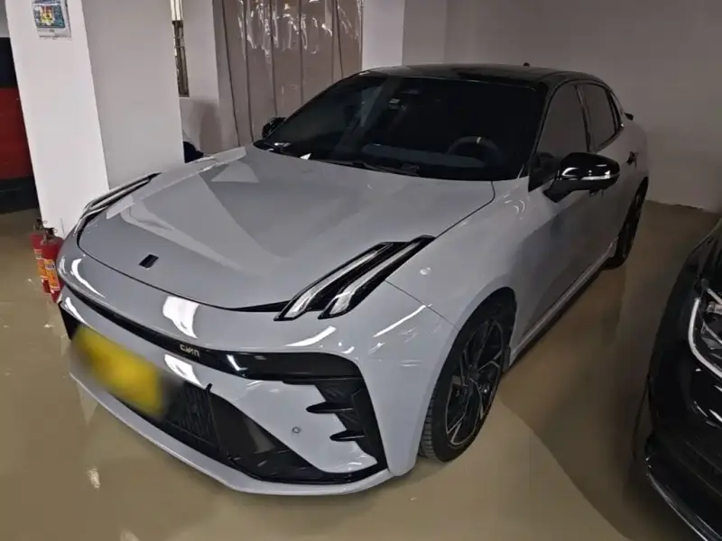 Lynk & Co 03