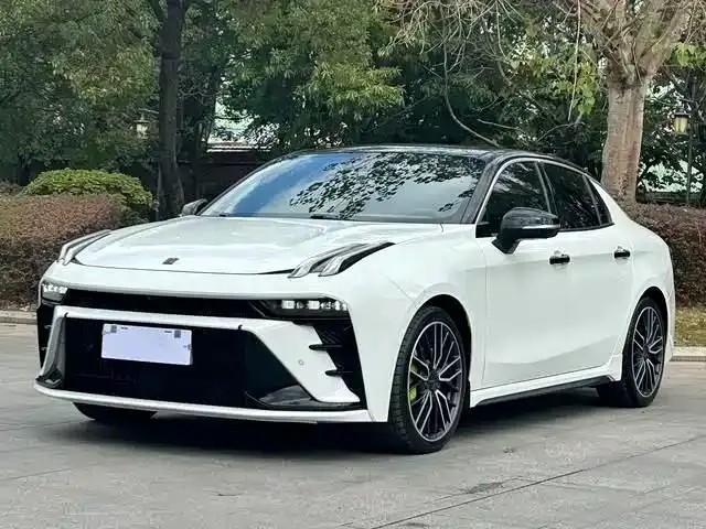 Lynk & Co 03