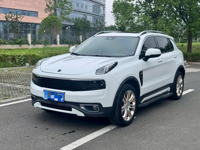 Lynk & Co 01