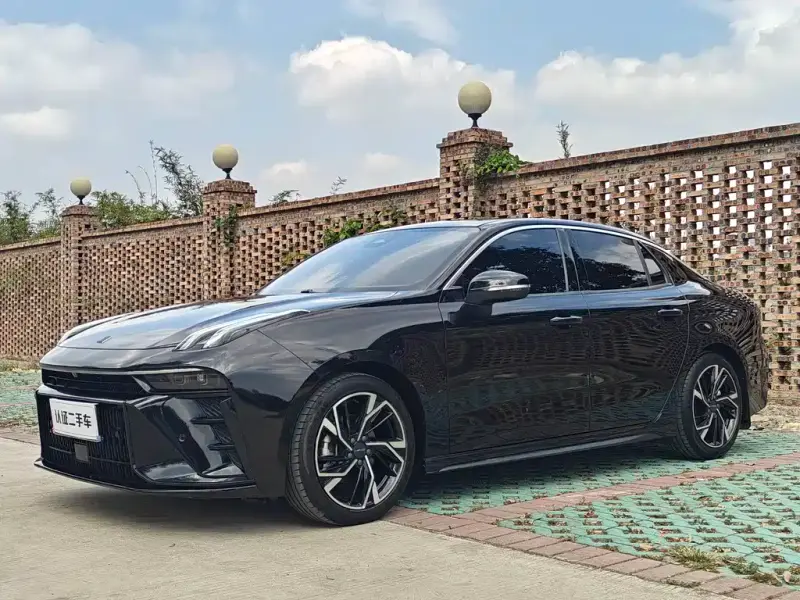 Lynk & Co 03