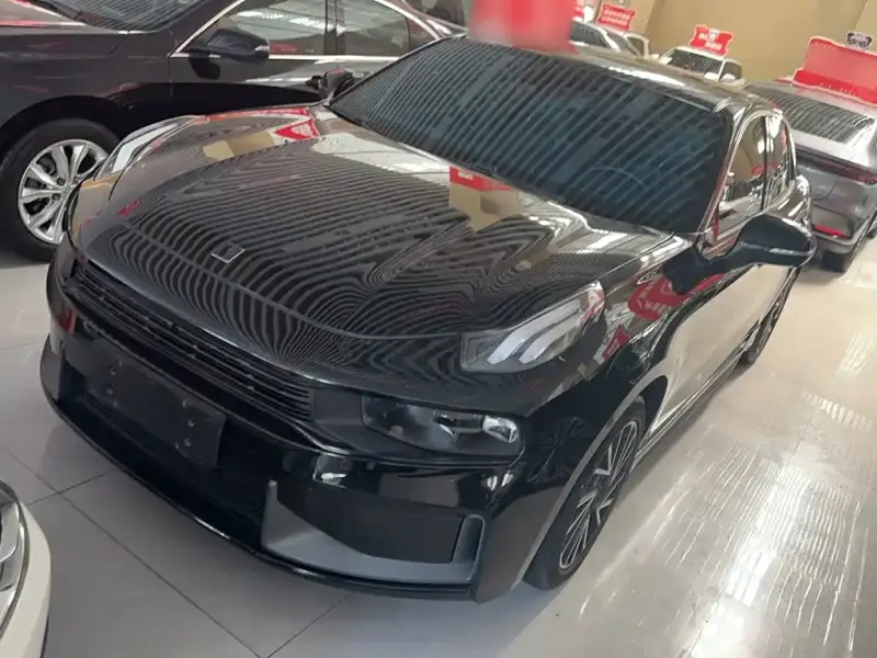 Lynk & Co 03