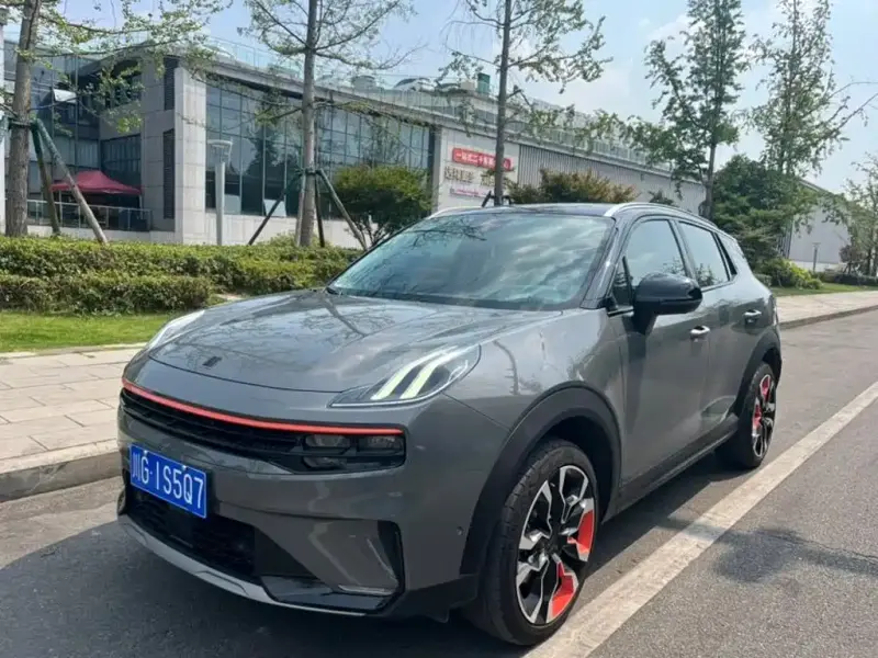 Lynk & Co 06