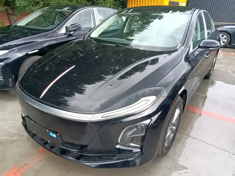 Hongqi E-QM5