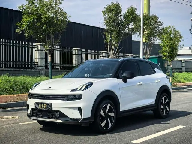 Lynk & Co 06