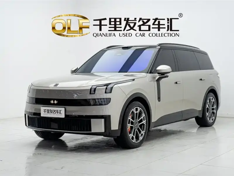 Lynk & Co 900