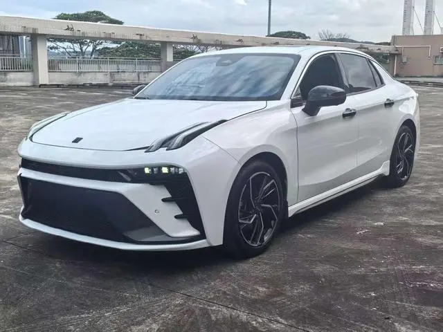 Lynk & Co 03