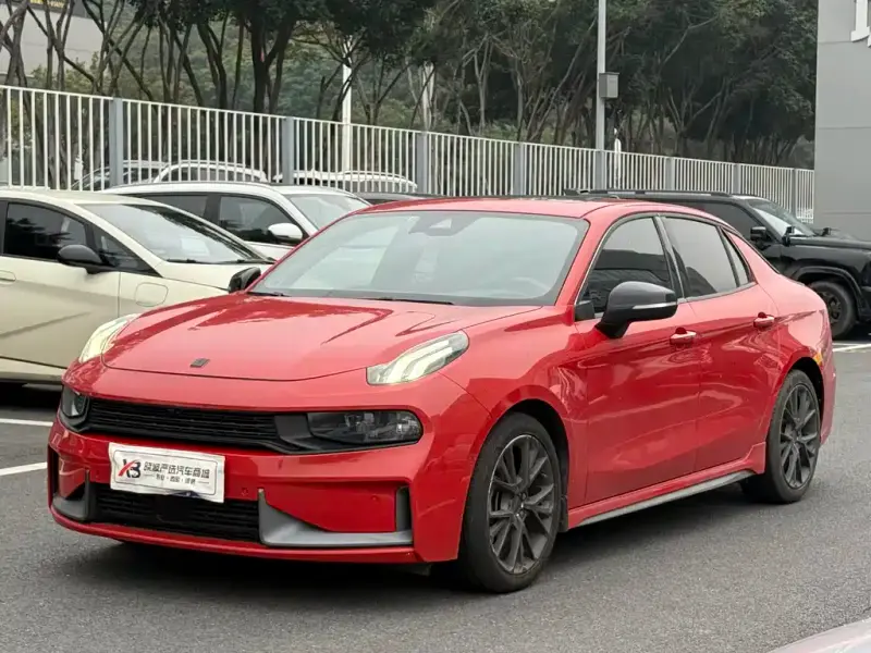 Lynk & Co 03