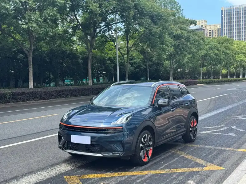 Lynk & Co 06