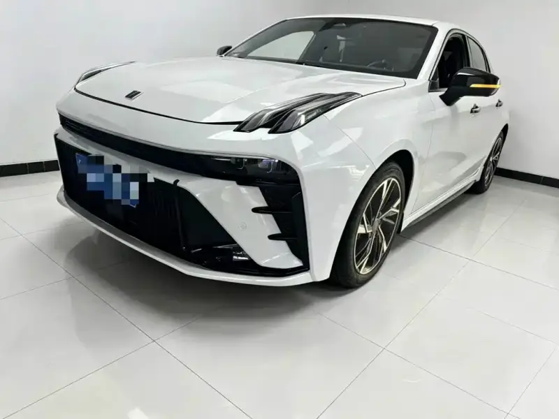 Lynk & Co 03