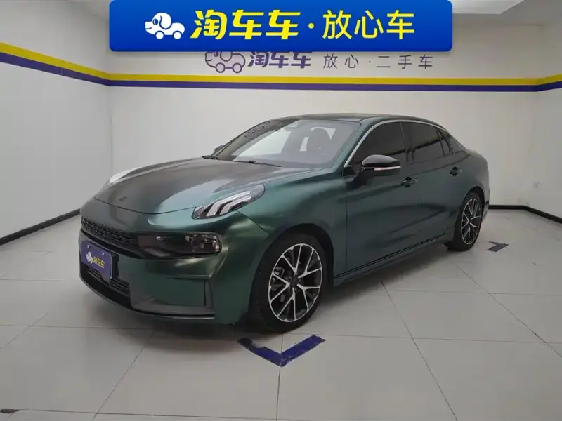 Lynk & Co 03