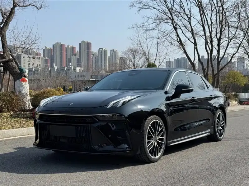 Lynk & Co 03