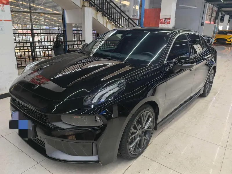 Lynk & Co 03