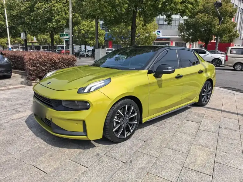 Lynk & Co 03