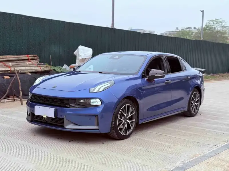 Lynk & Co 03