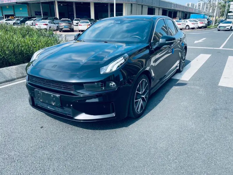 Lynk & Co 03