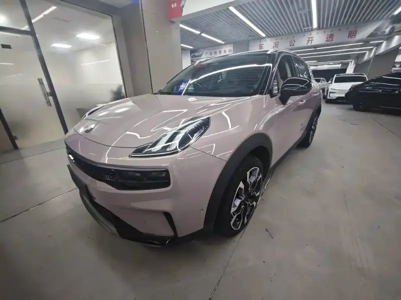 Lynk & Co 06