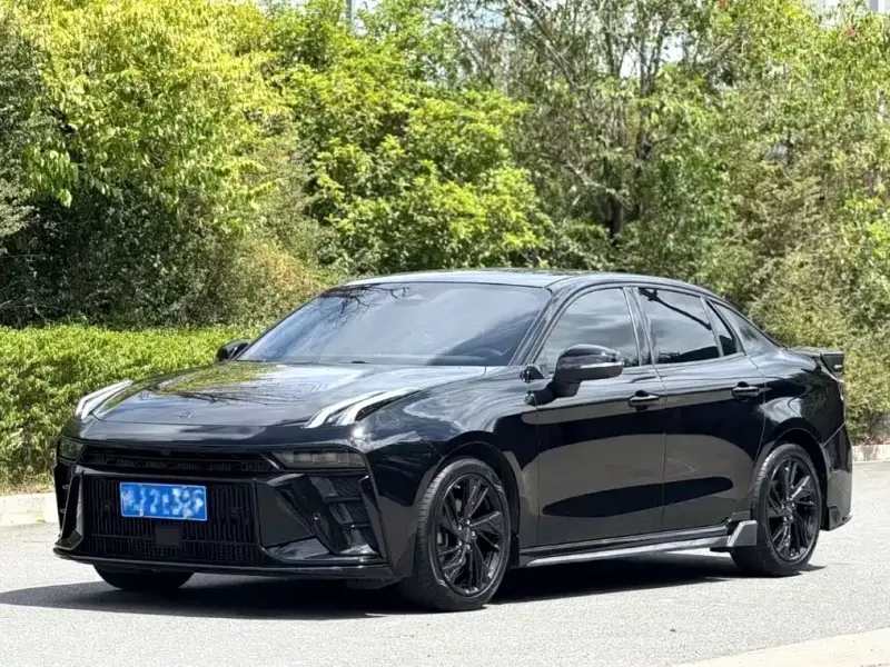 Lynk & Co 03