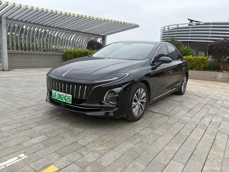 Hongqi E-QM5