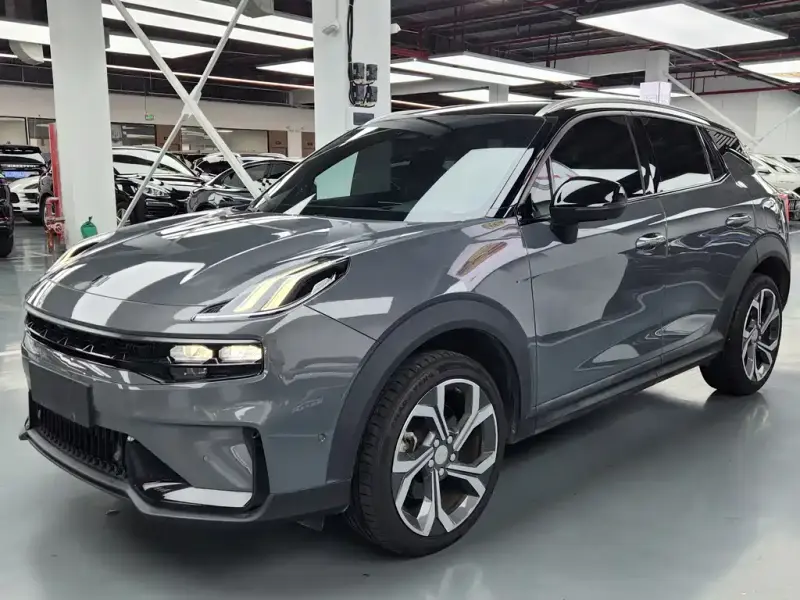 Lynk & Co 06