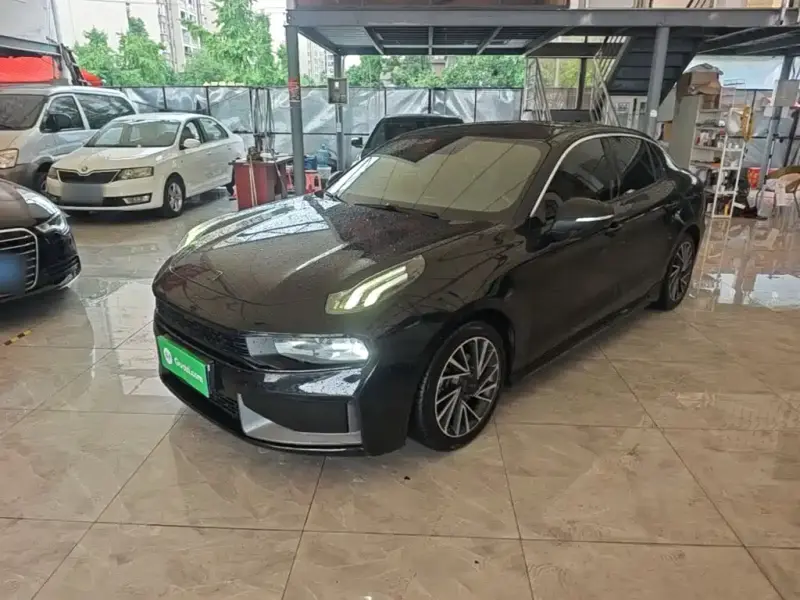 Lynk & Co 03