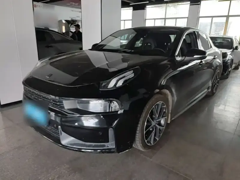 Lynk & Co 03