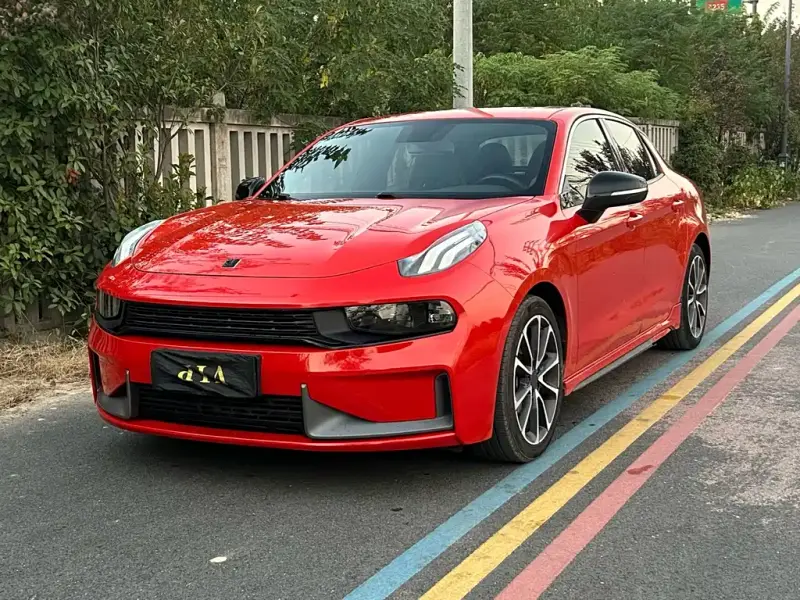 Lynk & Co 03