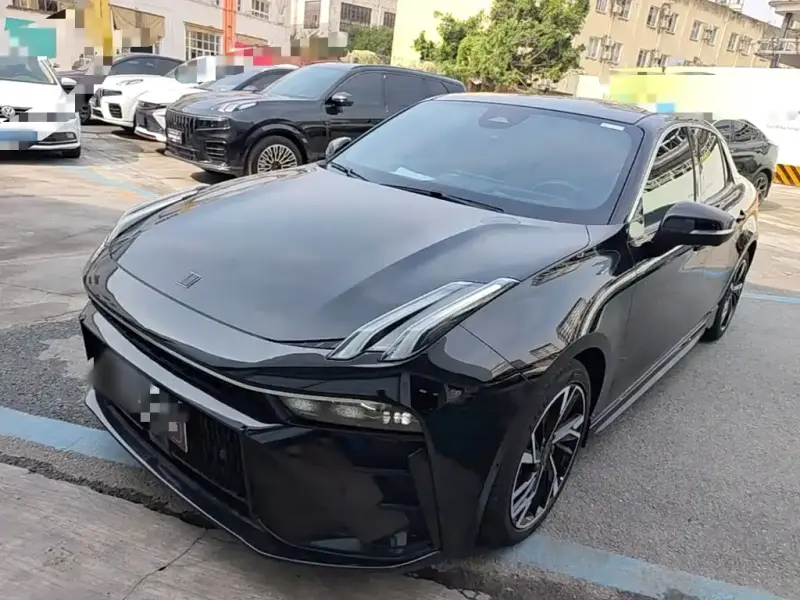 Lynk & Co 03