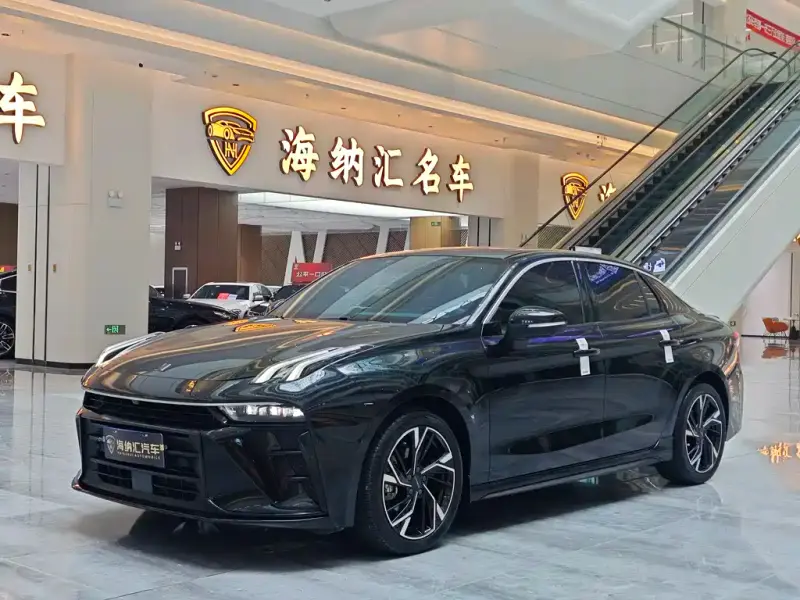 Lynk & Co 03