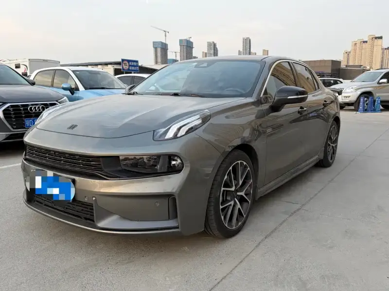 Lynk & Co 03